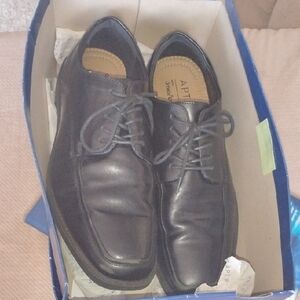 Apt. 9 Men's Sleek Black Leather Shoes